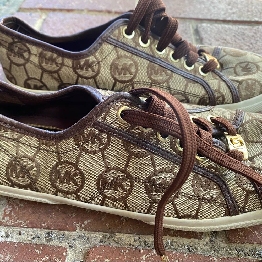 Michal Kors tennis shoes lace up barely worn